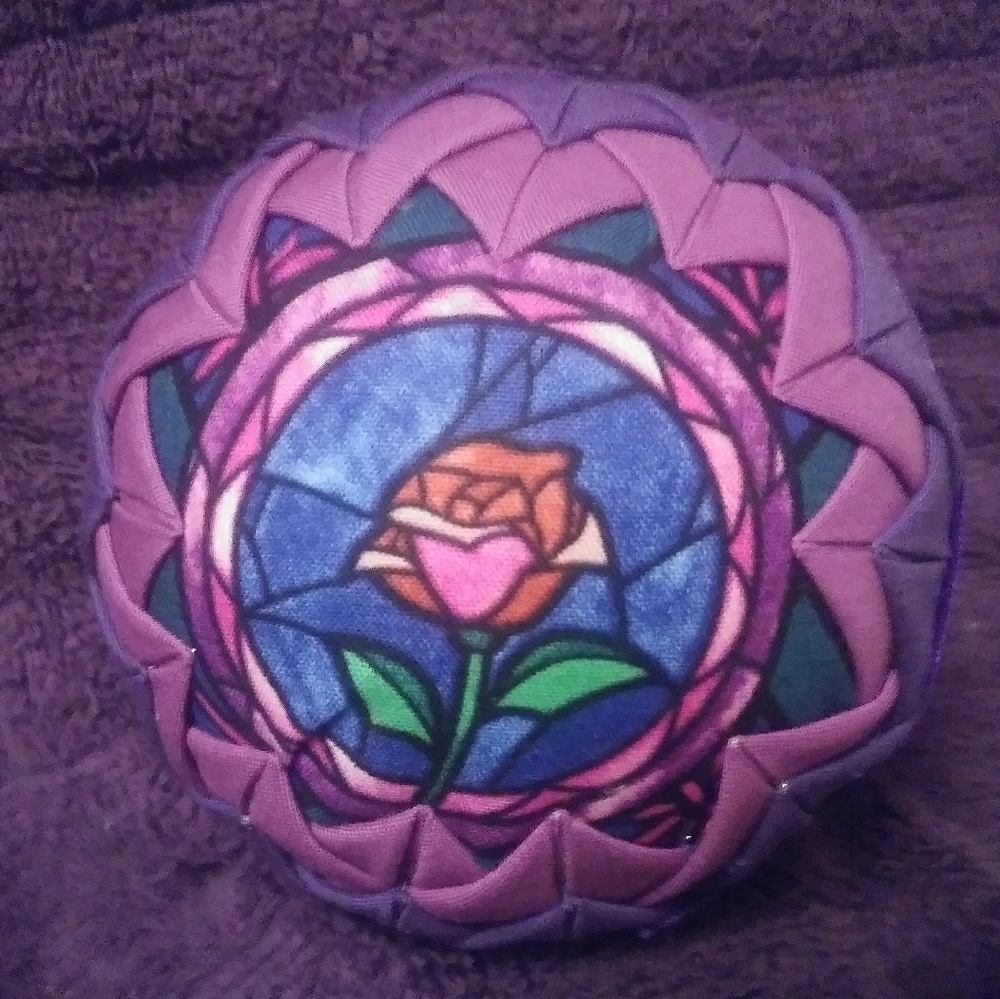 Different sized ornaments.
